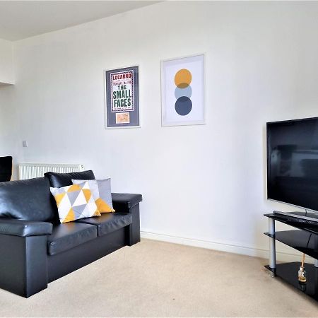 Central Apartments - Spacious 2 Beds Swindon Buitenkant foto