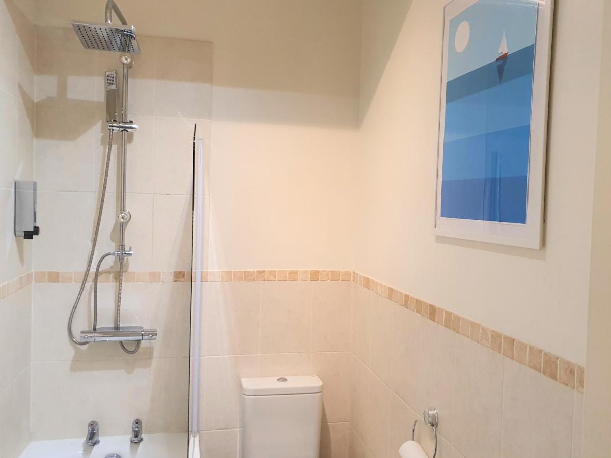 Central Apartments - Spacious 2 Beds Swindon Buitenkant foto
