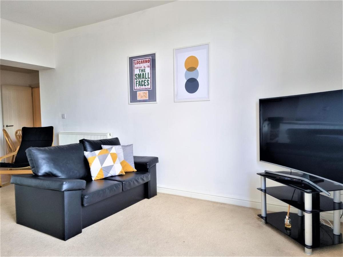 Central Apartments - Spacious 2 Beds Swindon Buitenkant foto