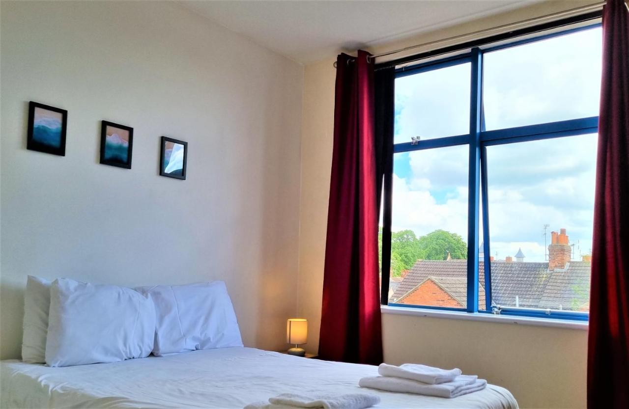 Central Apartments - Spacious 2 Beds Swindon Buitenkant foto