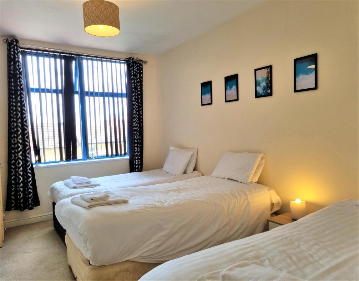 Central Apartments - Spacious 2 Beds Swindon Buitenkant foto